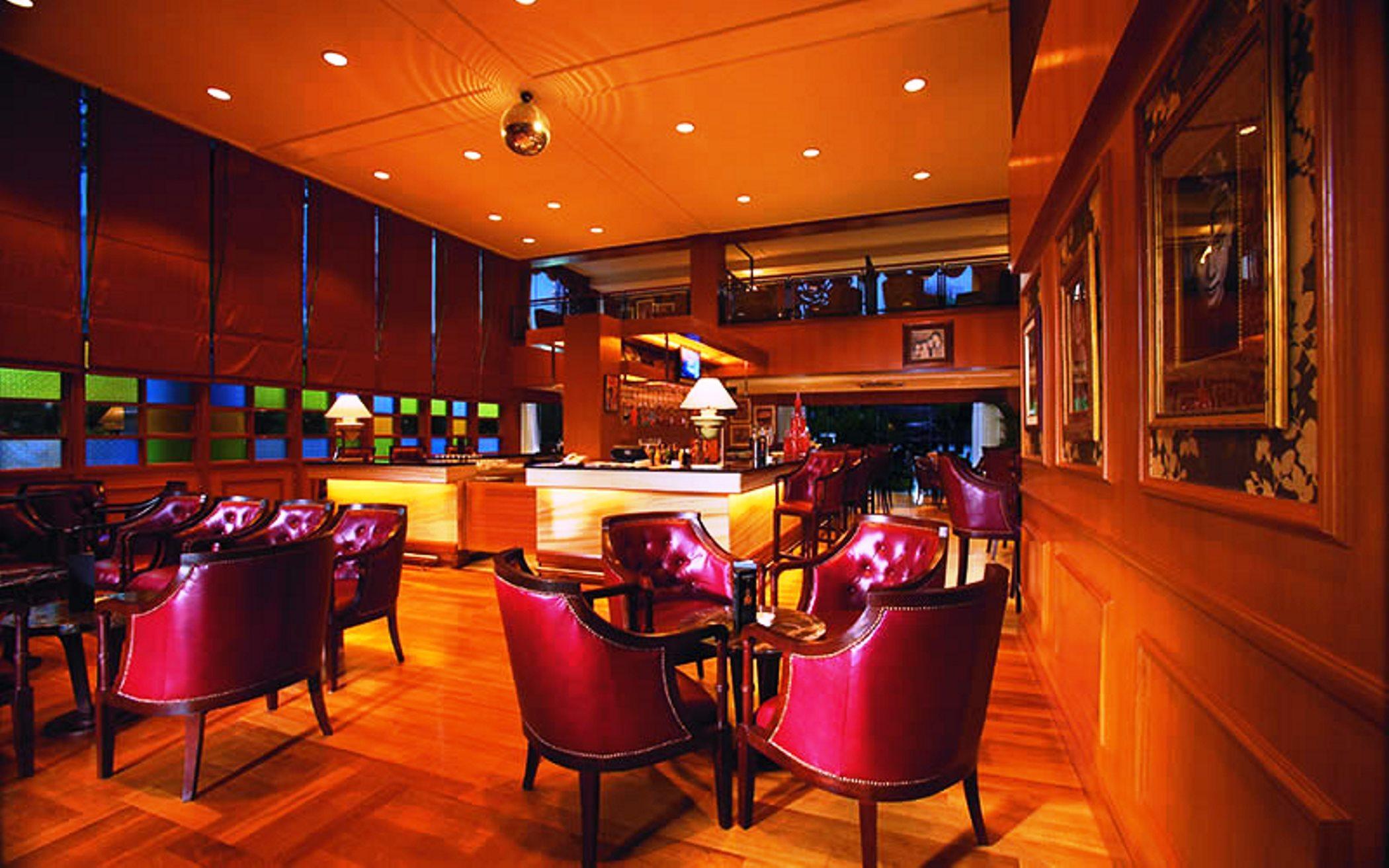 Готель Royale Chulan Куала-Лумпур Екстер'єр фото The Club Lounge at Hong Kong International Airport
