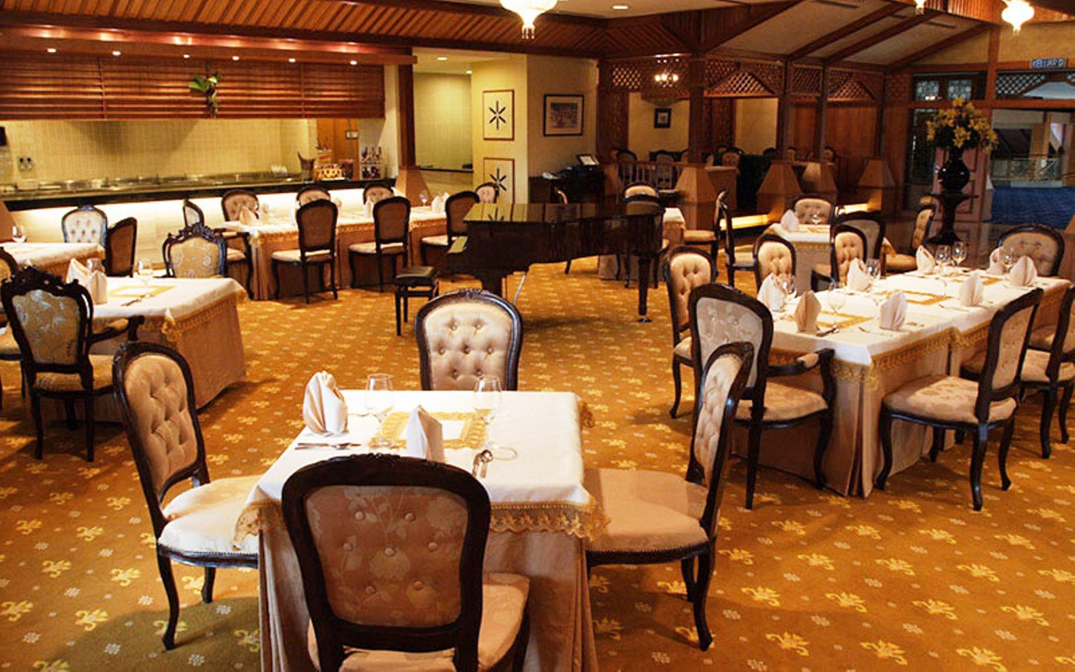 Готель Royale Chulan Куала-Лумпур Екстер'єр фото The restaurant