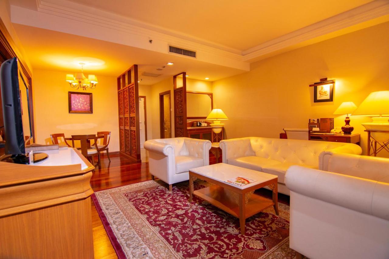Готель Royale Chulan Куала-Лумпур Екстер'єр фото Suite room at the hotel